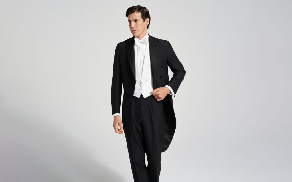 White tie adalah salah satu jenis pakaian formal pria